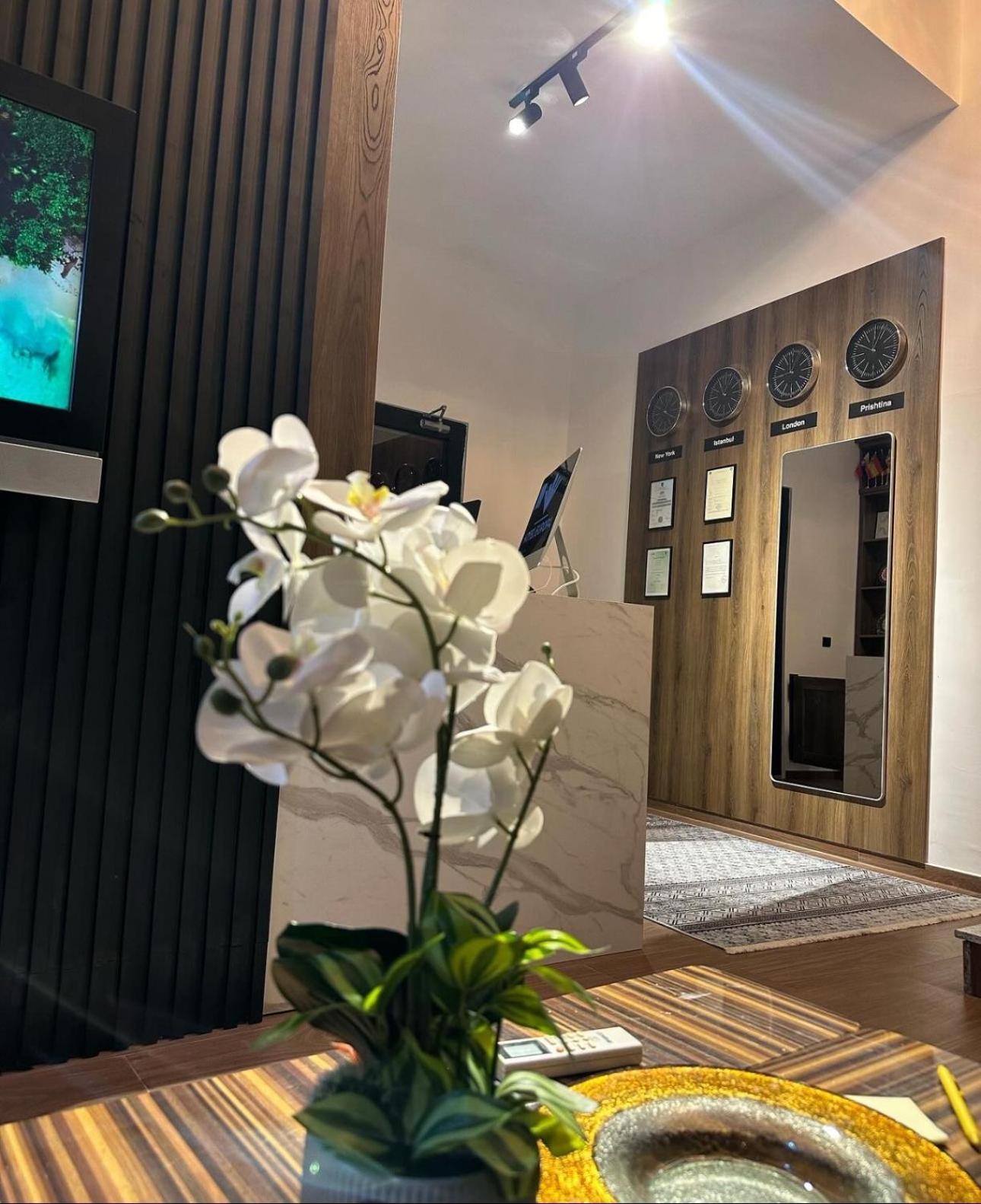 Hotel Europa Prishtina Pristina Buitenkant foto