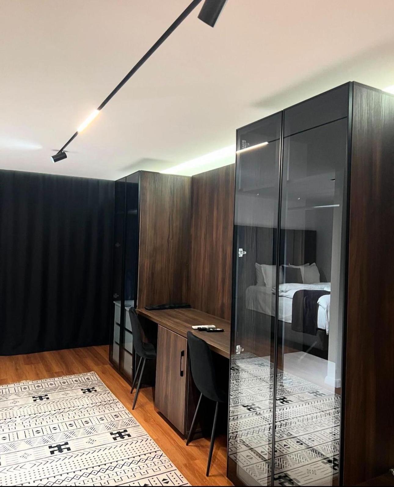 Hotel Europa Prishtina Pristina Buitenkant foto