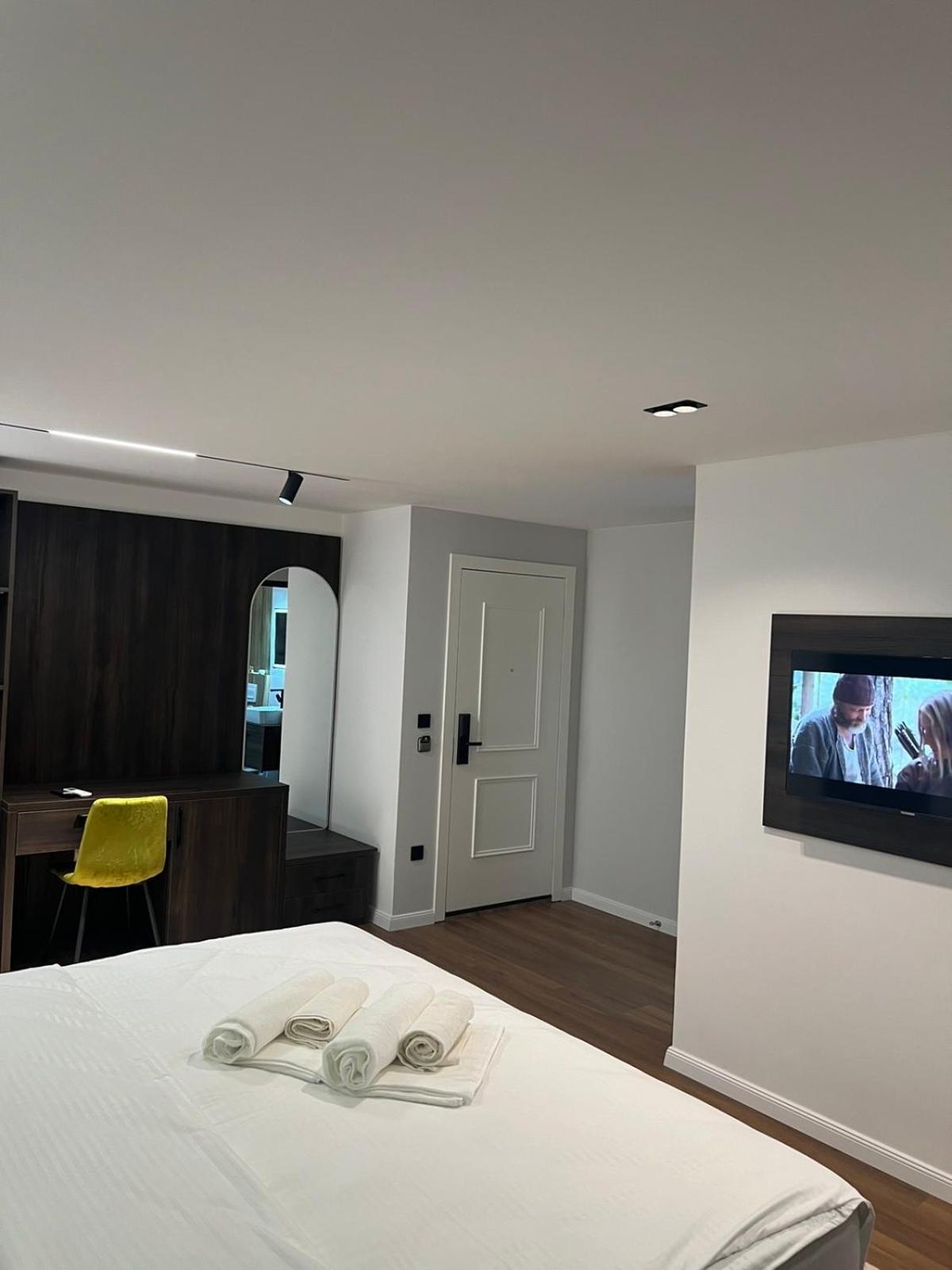 Hotel Europa Prishtina Pristina Buitenkant foto
