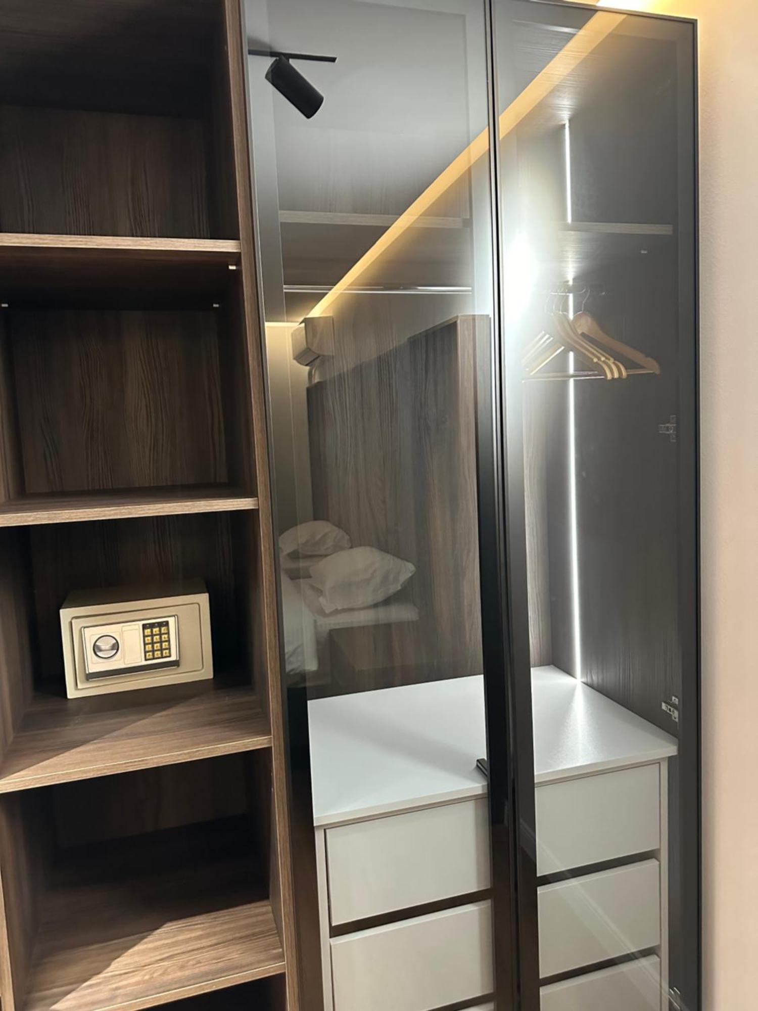 Hotel Europa Prishtina Pristina Buitenkant foto
