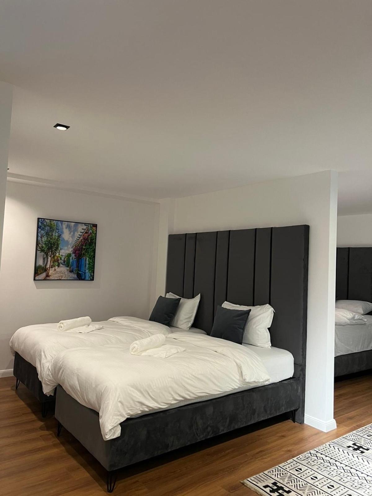 Hotel Europa Prishtina Pristina Buitenkant foto
