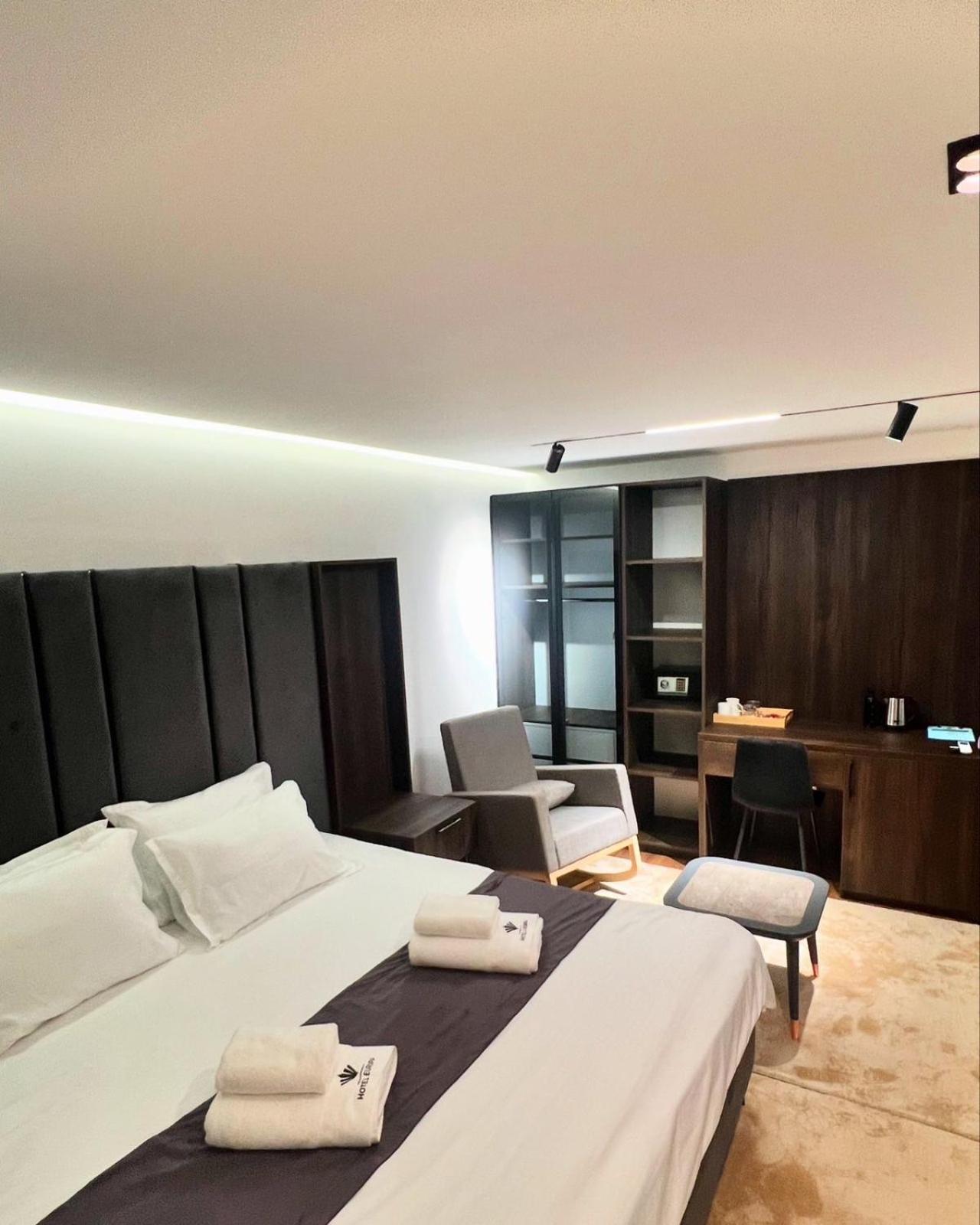 Hotel Europa Prishtina Pristina Buitenkant foto