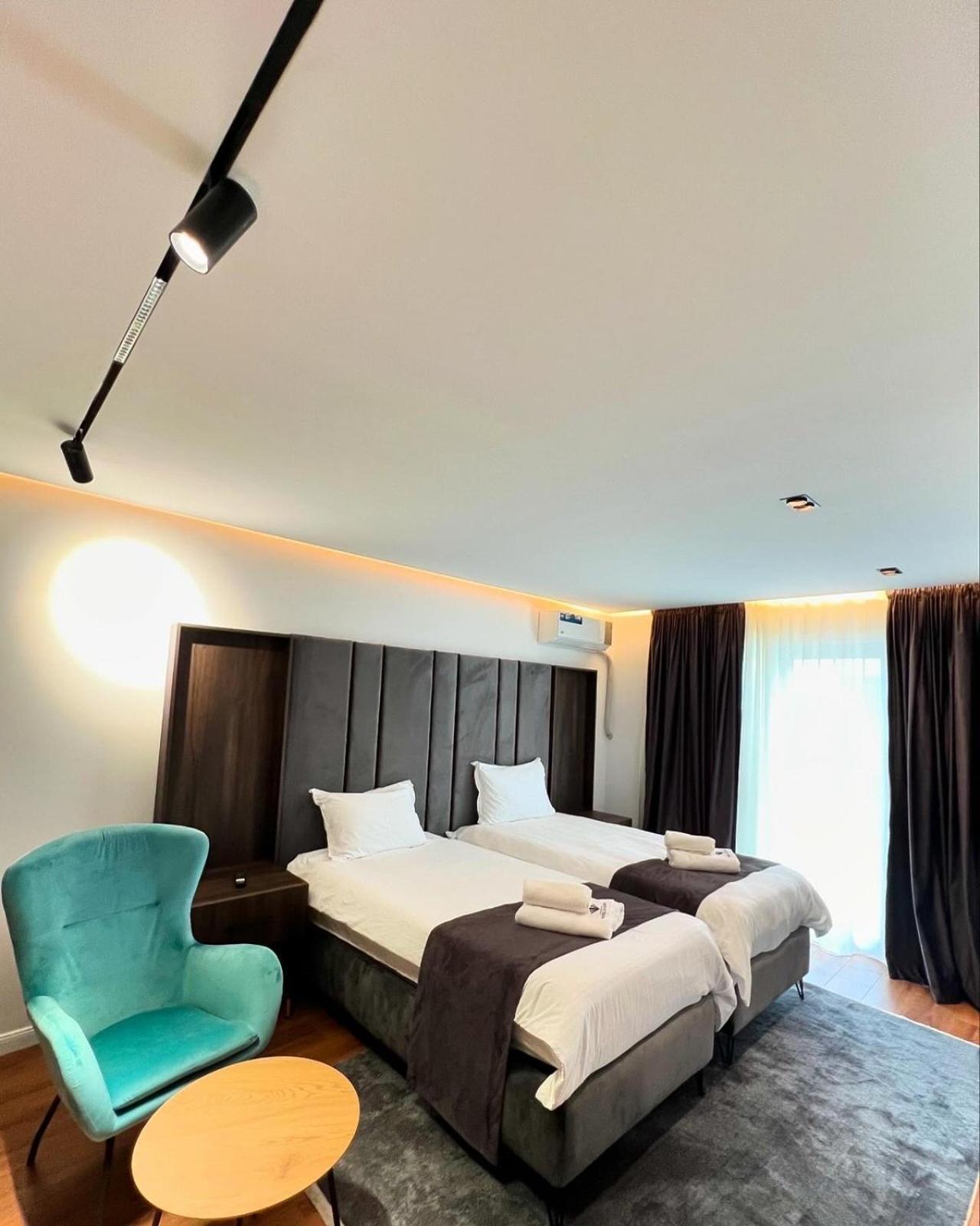 Hotel Europa Prishtina Pristina Buitenkant foto